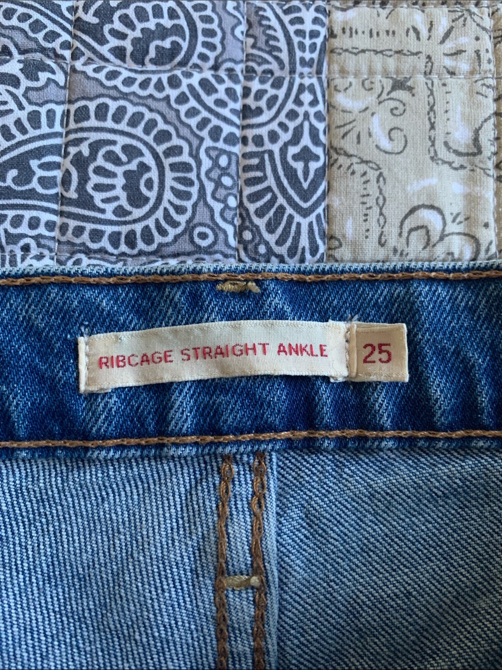 Levi's Ribcage Straight Ankle Jeans - Picture 4 of 14